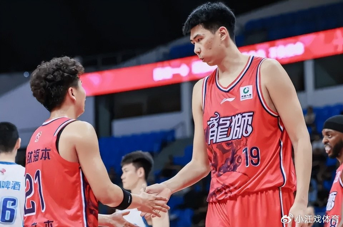 10投狂砍20分9板!这才是CBA顶级大中锋,杜锋将他交易追悔莫及?|辽宁男篮|男篮|广州男篮|威金顿|徐昕_新浪体育_新浪新闻