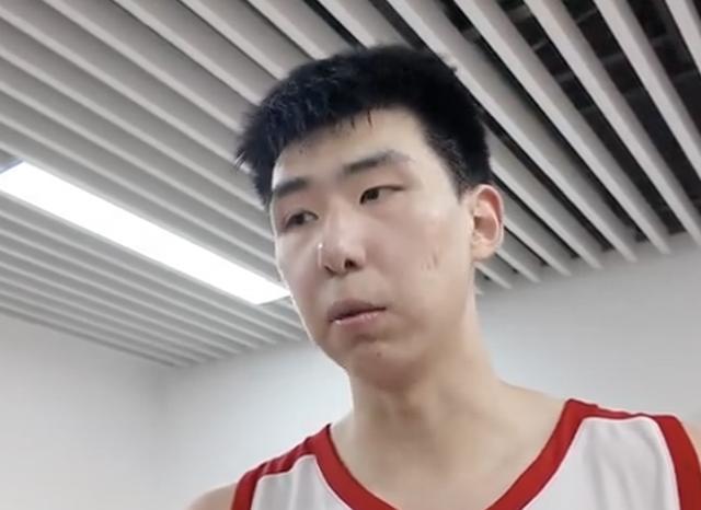 九游平台-徐昕:重回国家队更加自信了,告诉王俊杰得多给我传俩球呀